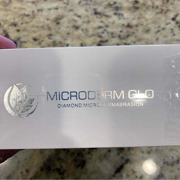 Microderm GLO Diamond Microdermabrasion Set NEW! - Picture 4 of 4